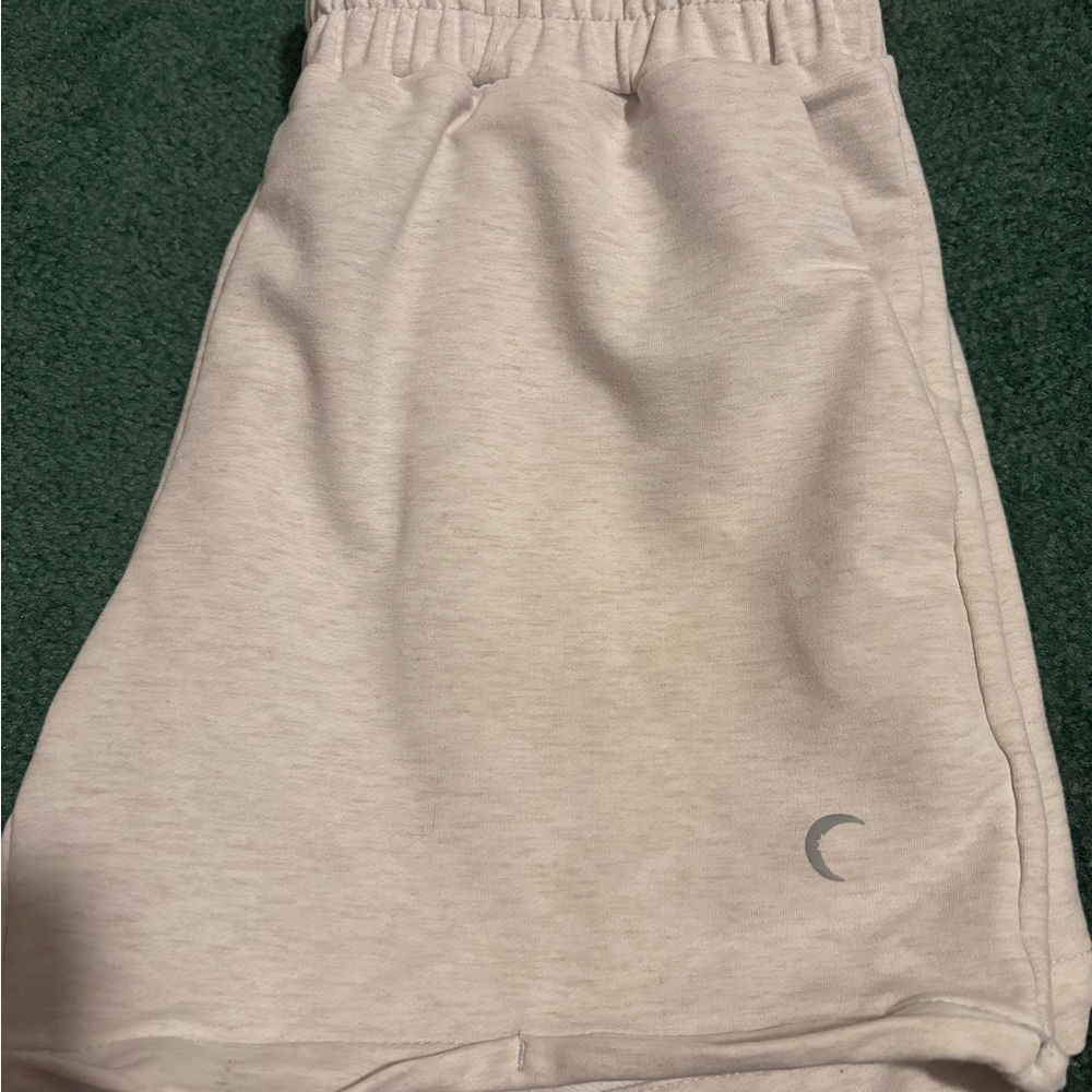 ZYIA Cream Athletic Shorts with Elastic Waistband